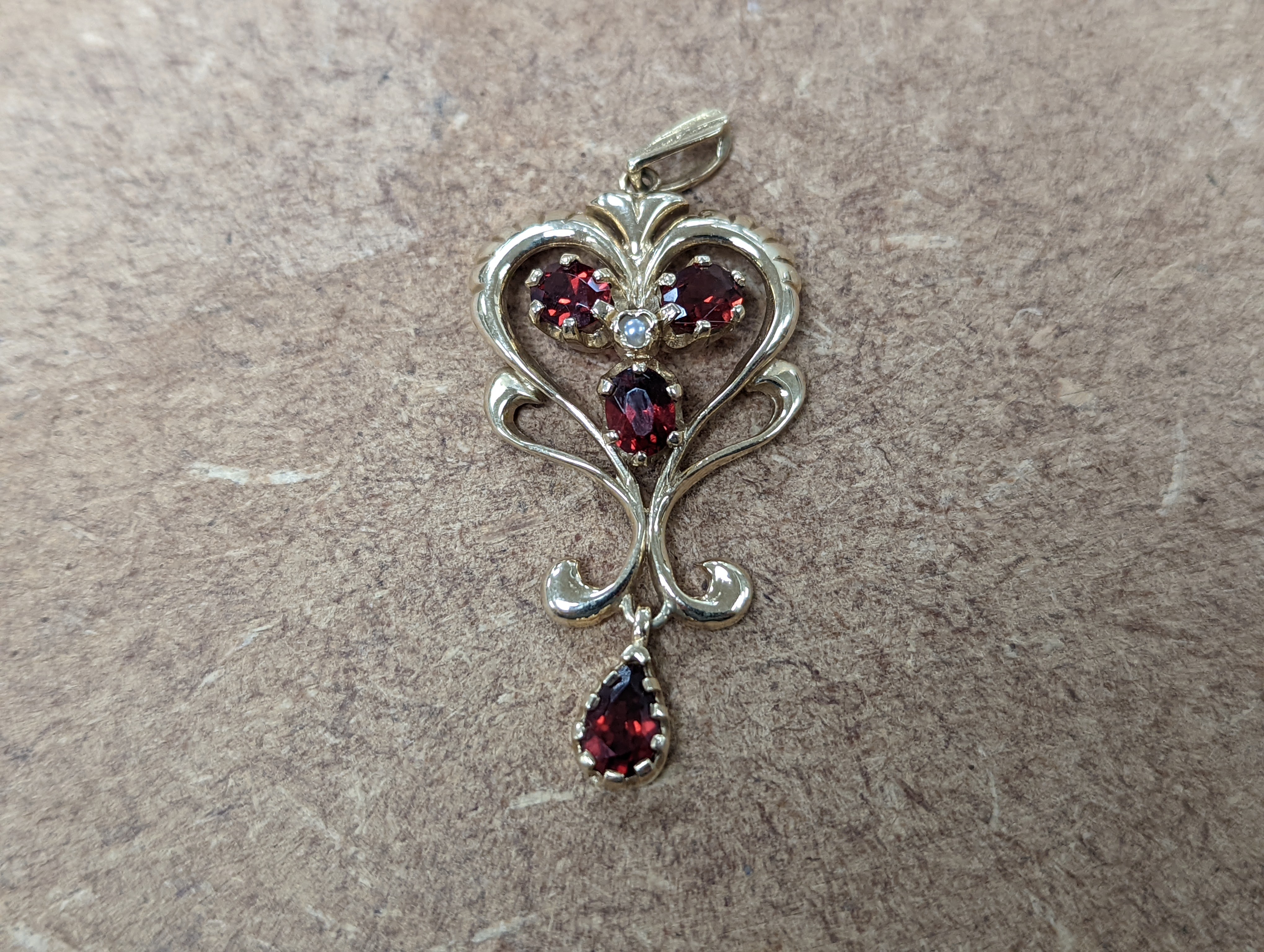 Two 18ct and diamond cluster rings, gross 5.3 grams, a 585 and diamond chip ring, gross 1.7 grams, a 9ct gold gem set ring and two 9ct pendants, gross 8.9 grams.